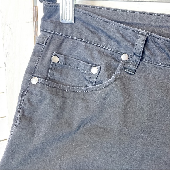 21 DENIM | Black Denim Shorts Size 27 - Picture 5 of 6